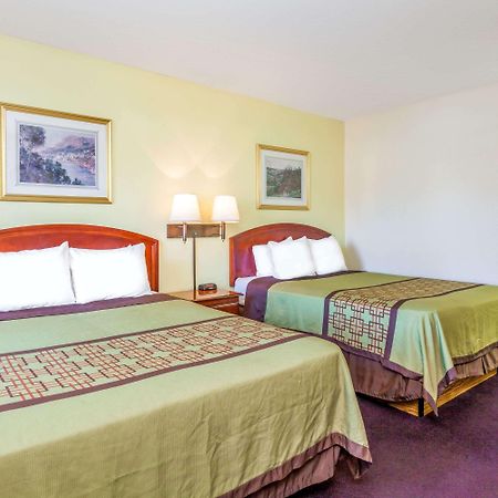 Super 8 By Wyndham Bakersfield/Central Екстериор снимка