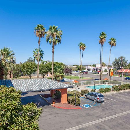 Super 8 By Wyndham Bakersfield/Central Екстериор снимка