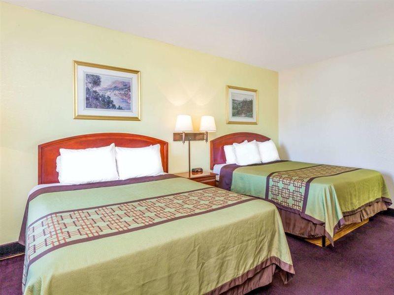 Super 8 By Wyndham Bakersfield/Central Екстериор снимка