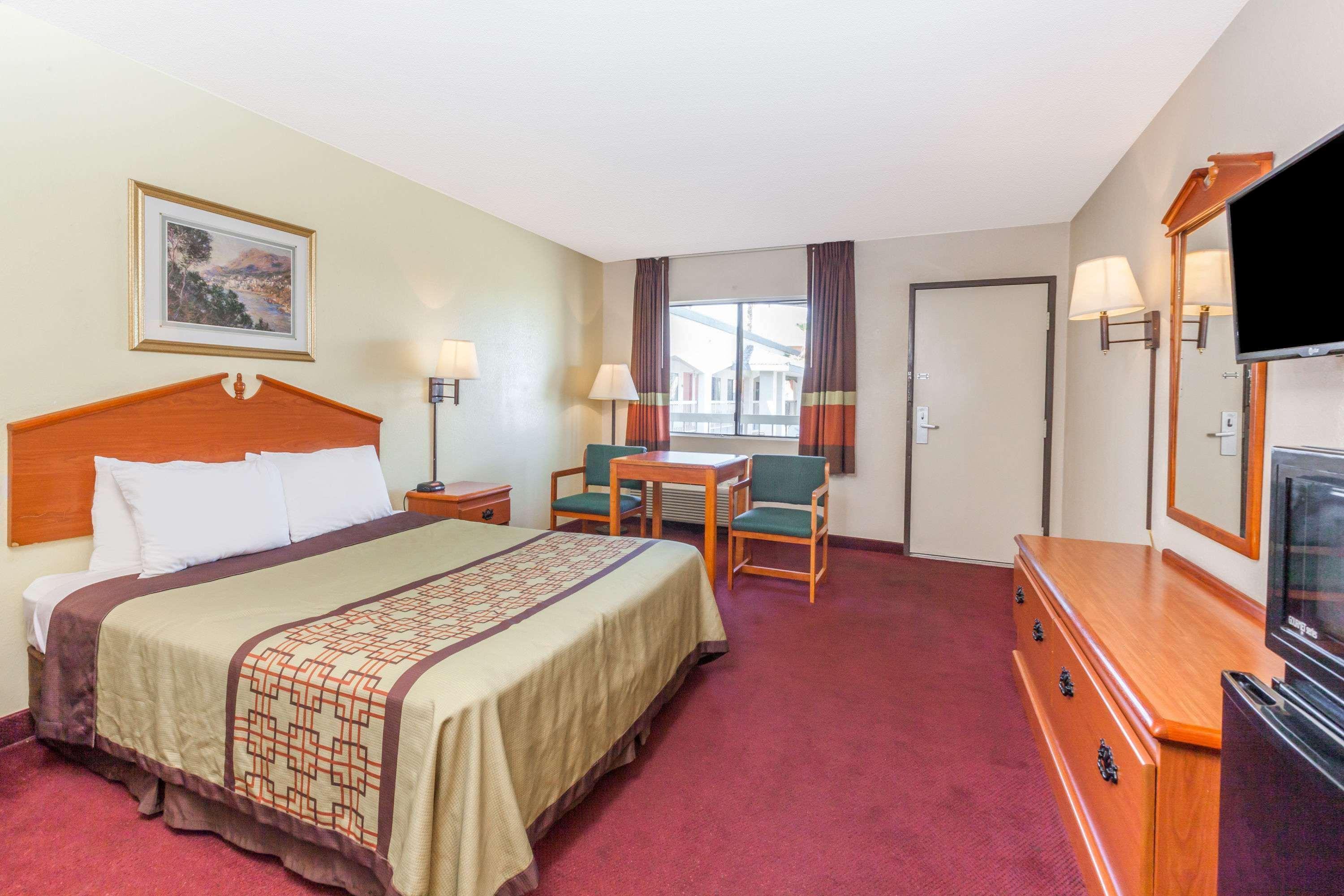 Super 8 By Wyndham Bakersfield/Central Екстериор снимка
