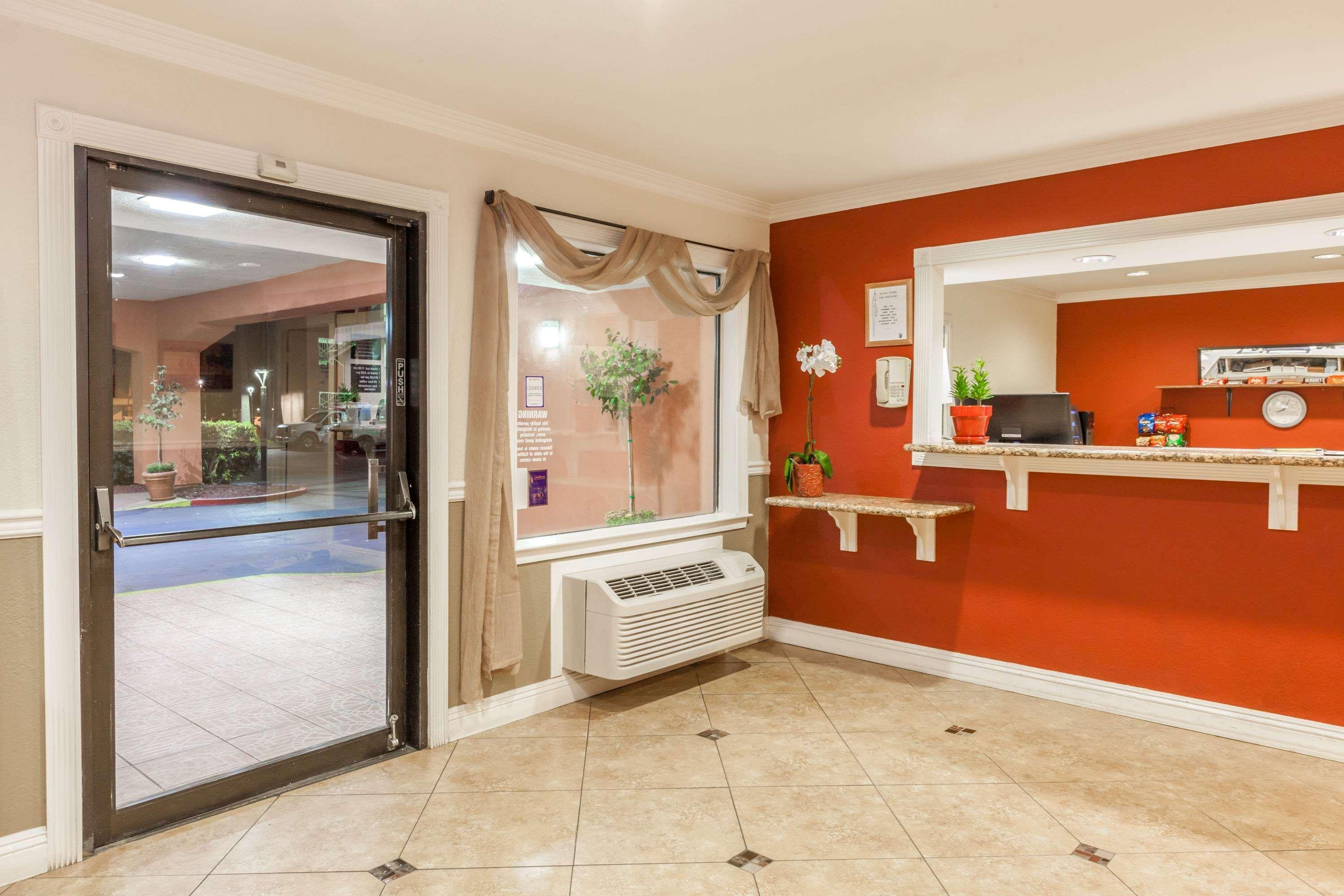 Super 8 By Wyndham Bakersfield/Central Екстериор снимка