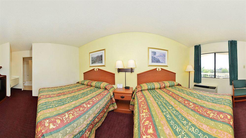 Super 8 By Wyndham Bakersfield/Central Екстериор снимка