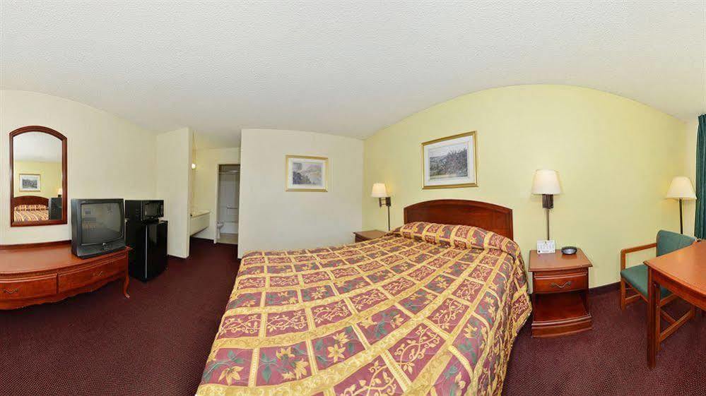 Super 8 By Wyndham Bakersfield/Central Екстериор снимка